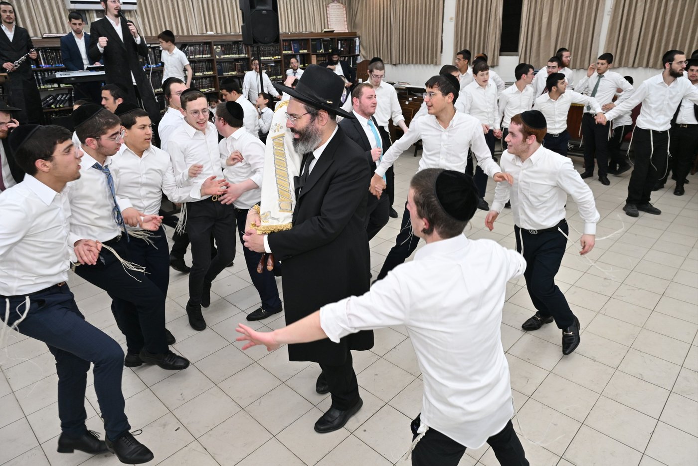 הקפות שניות בישיבת 'קריית מלך'