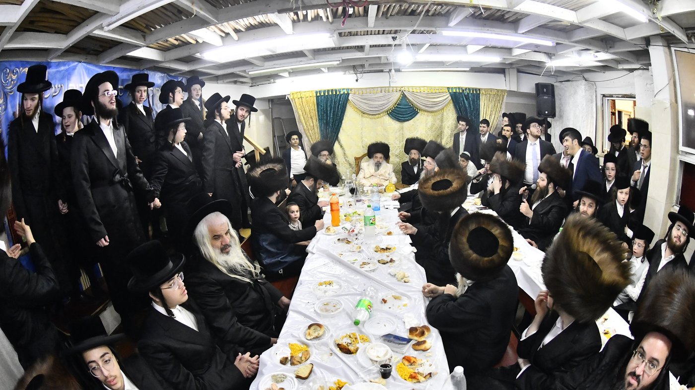 סעודת הודאה וטיש חוה"מ סוכות בזידטשוב 