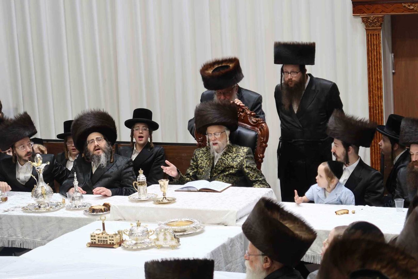 סוכות בחצה"ק סערט ויז'ניץ