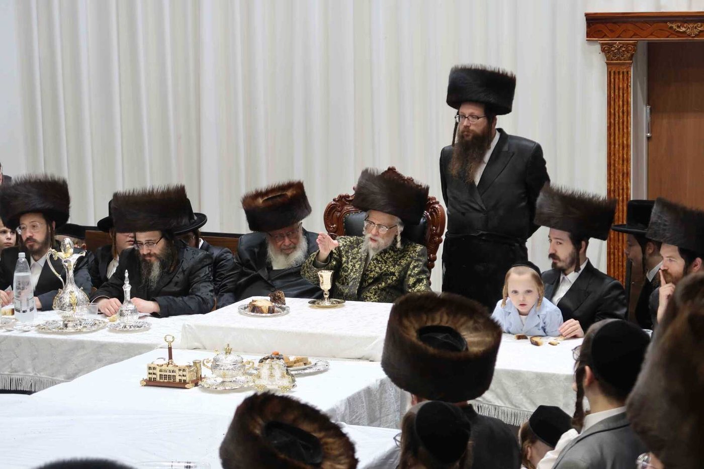 סוכות בחצה"ק סערט ויז'ניץ