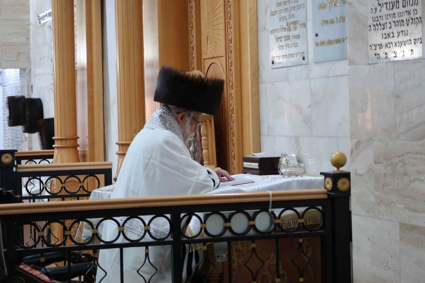 הושענא רבה בחצה"ק סערט ויז'ניץ
