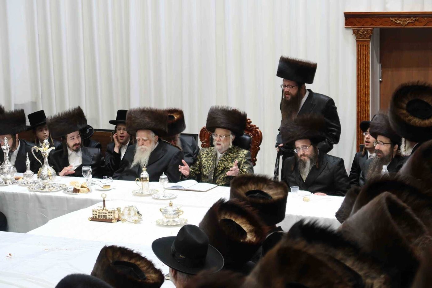 הושענא רבה בחצה"ק סערט ויז'ניץ