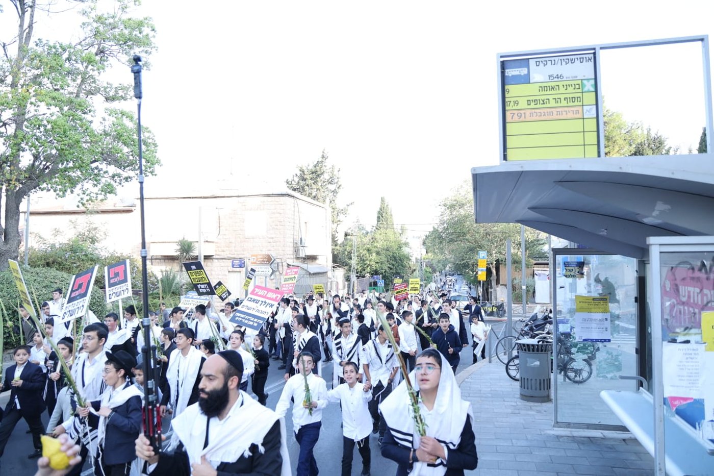 המחאה בסוכות על קדושת המחנה בשוק מחנה יהודה