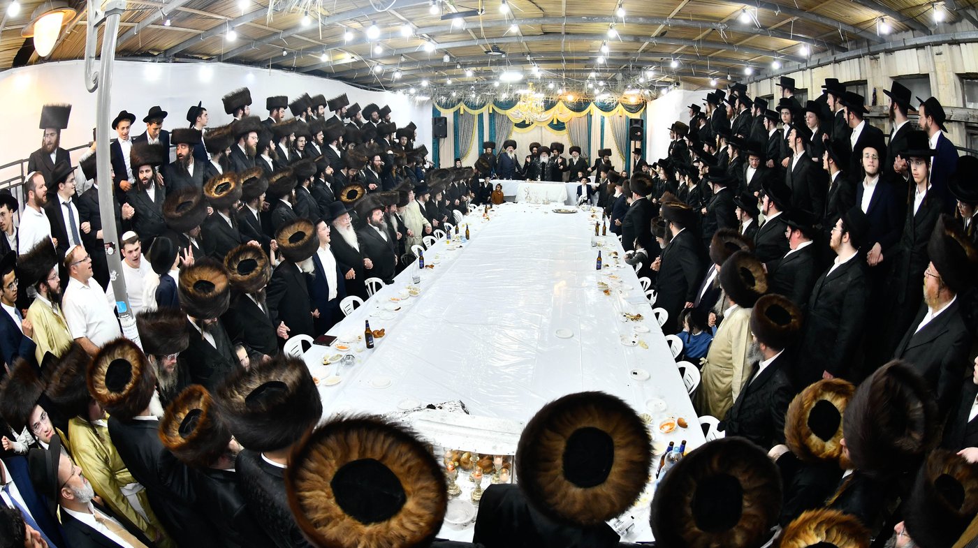 האדמו"ר מקרעטשניף י-ם בטיש חוה"מ סוכות