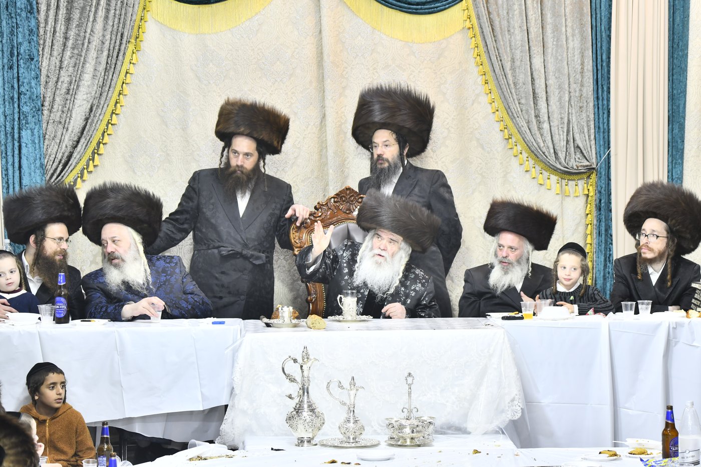 האדמו"ר מקרעטשניף י-ם בטיש חוה"מ סוכות