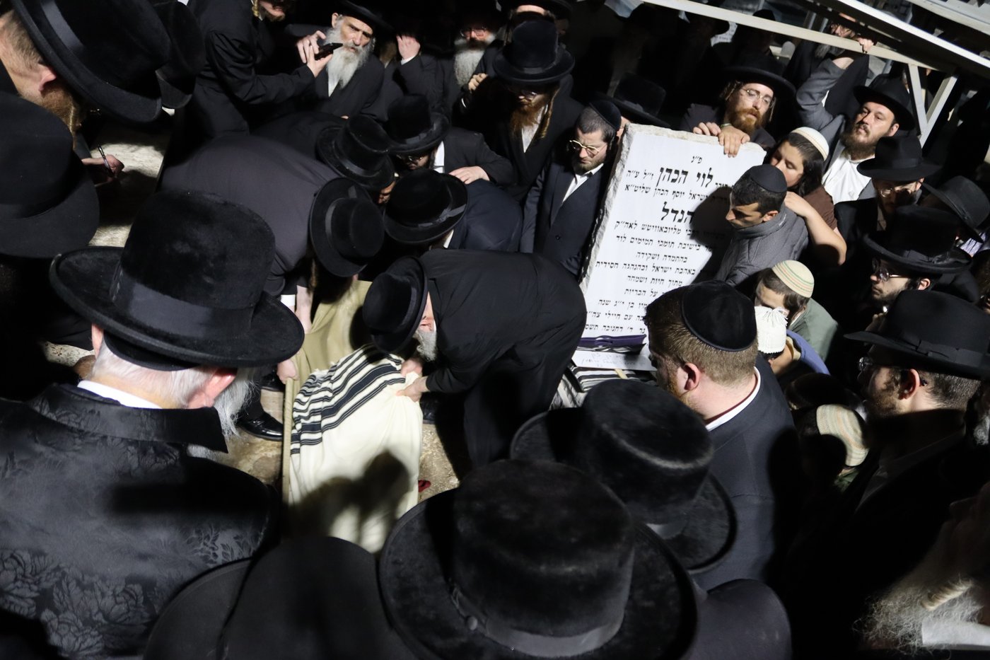 מסע הלווית הרה"ג רבי מנחם בן ציון גרוסמן זצ"ל