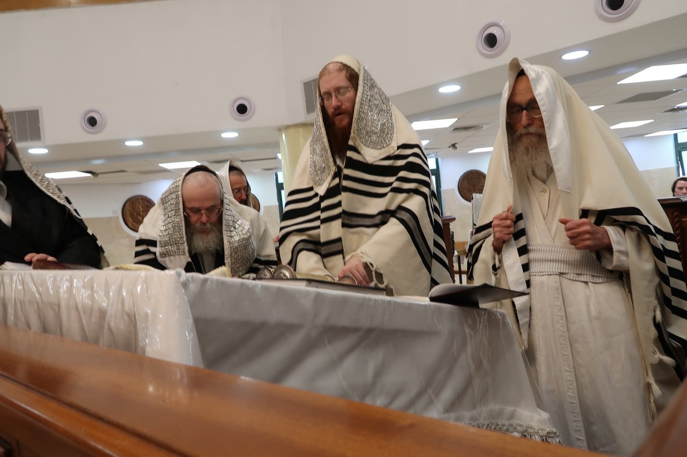 ירח האיתנים בחצה"ק קאליב
