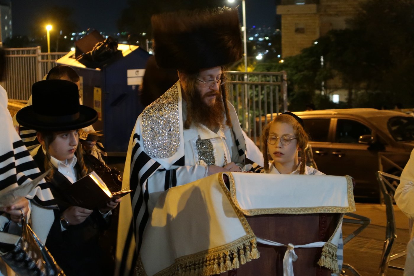 ירח האיתנים בחצה"ק קאליב