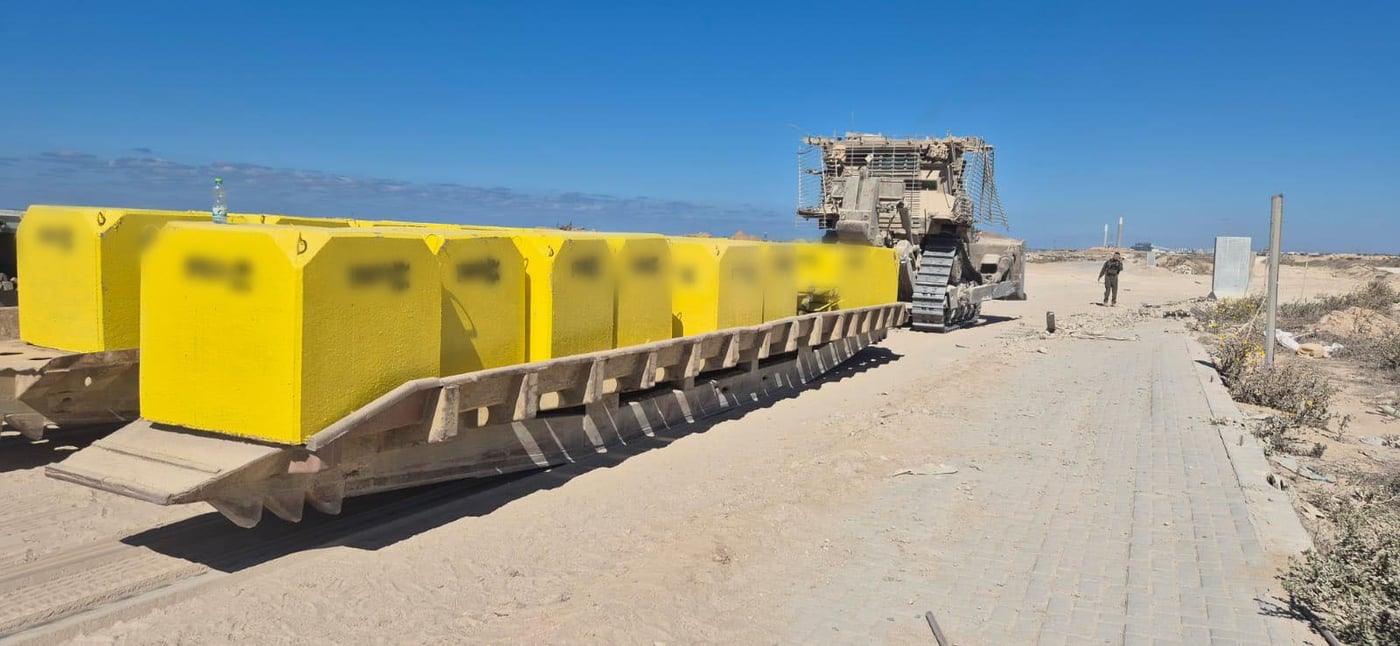 כוחות צה"ל מסמנים את הקו הצהוב ברצועת עזה