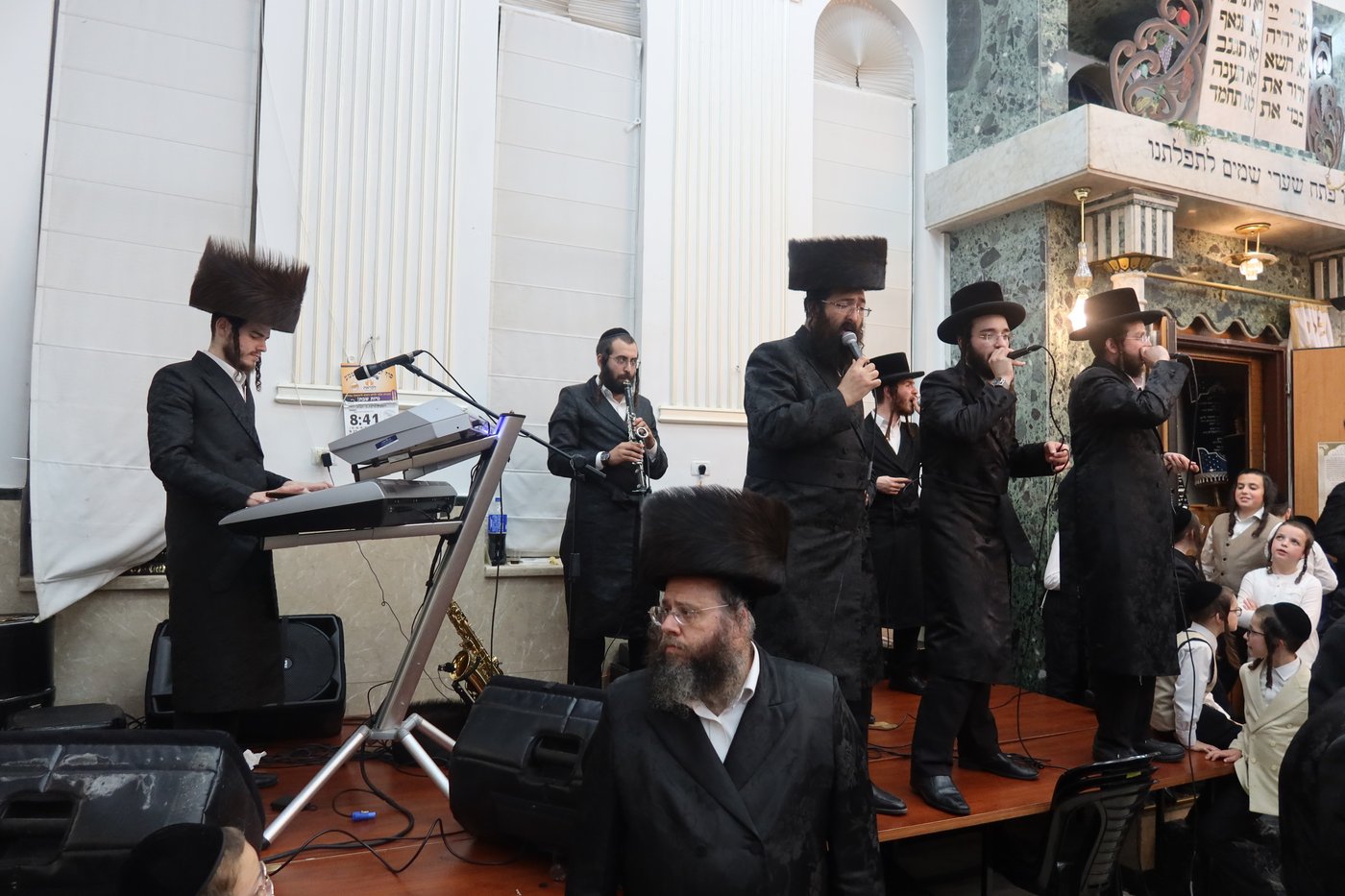 הקפות שניות בחצה"ק זוועיהל