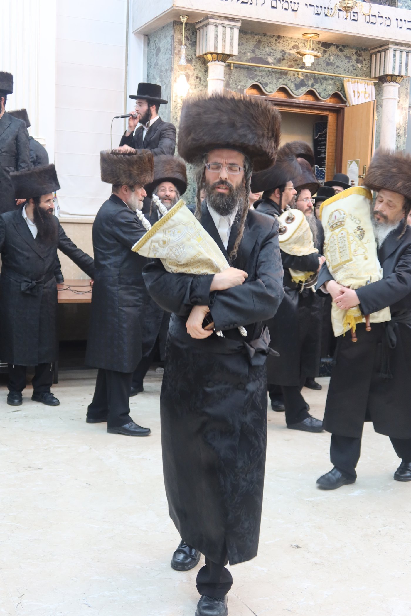 הקפות שניות בחצה"ק זוועיהל