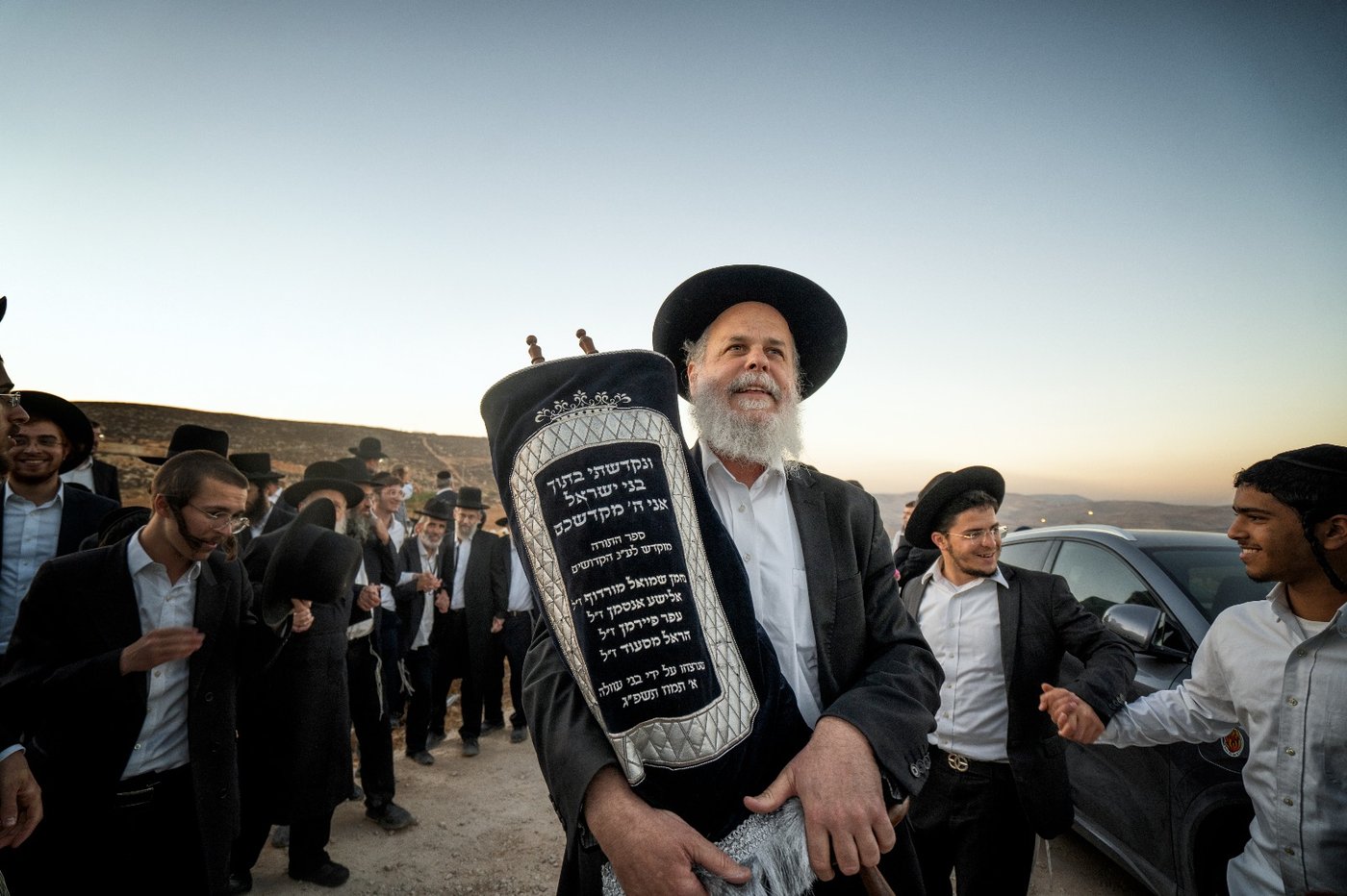 הכנסת ספר תורה במאחז מצפה לאה בבנימין