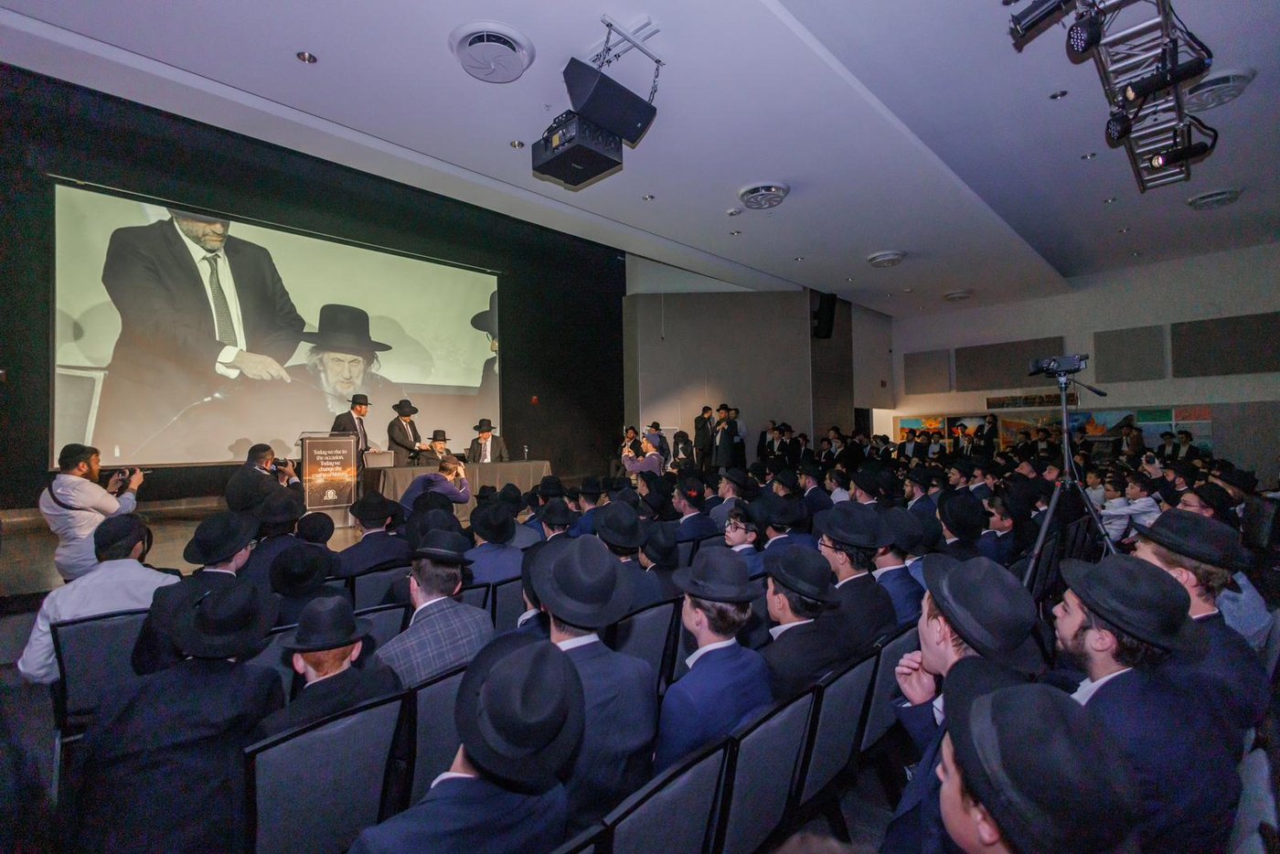 היום הראשון למסע הגר"ד לנדו בארצות הברית