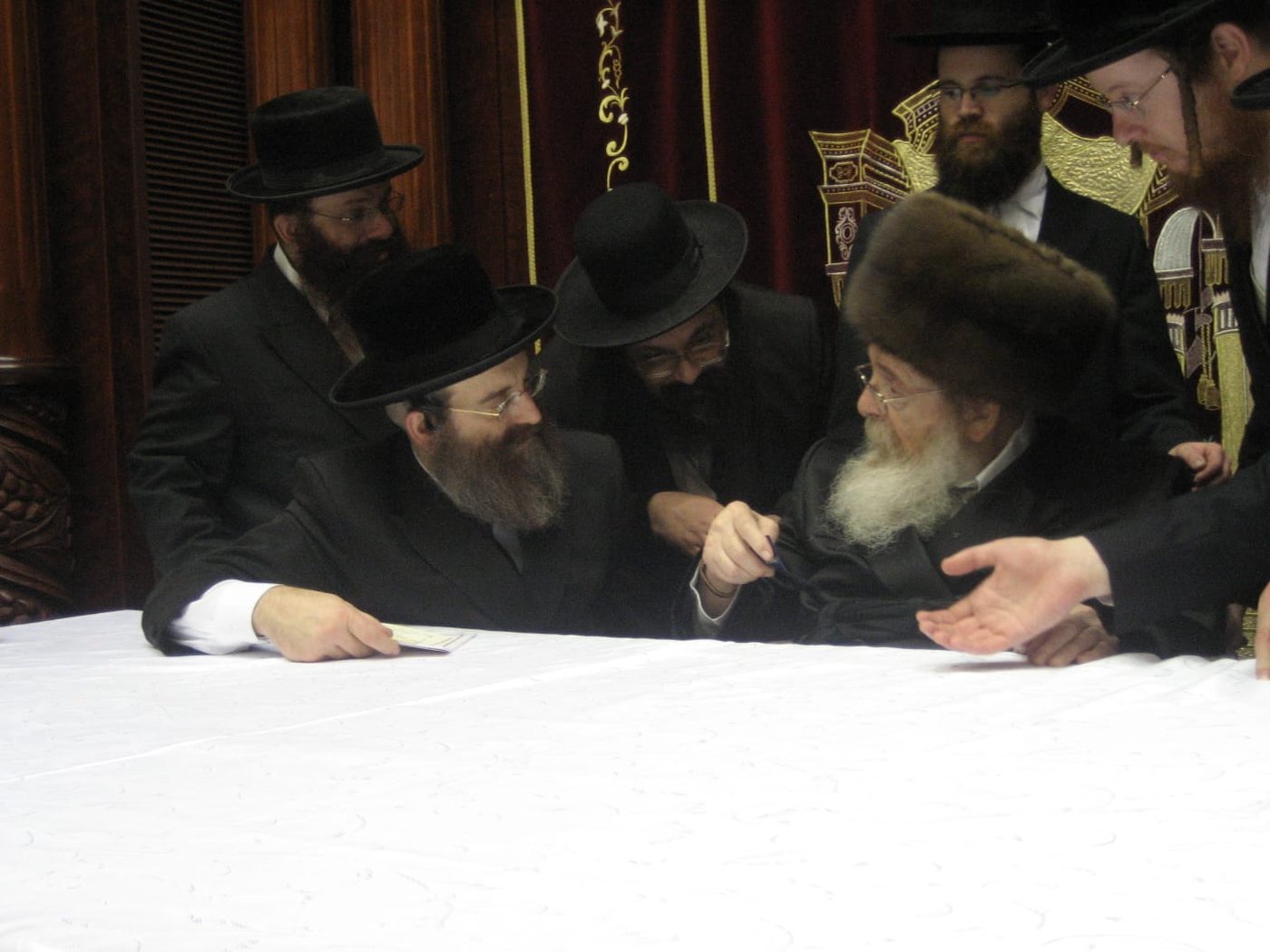 הרה"ח ר' שמואל צלר ז"ל עם האדמו"רים מסאדיגורה זצ"ל
