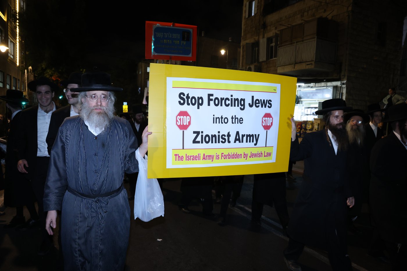 מחאה נגד גזירת הגיוס בראשות האדמו"ר ממשכנות הרועים