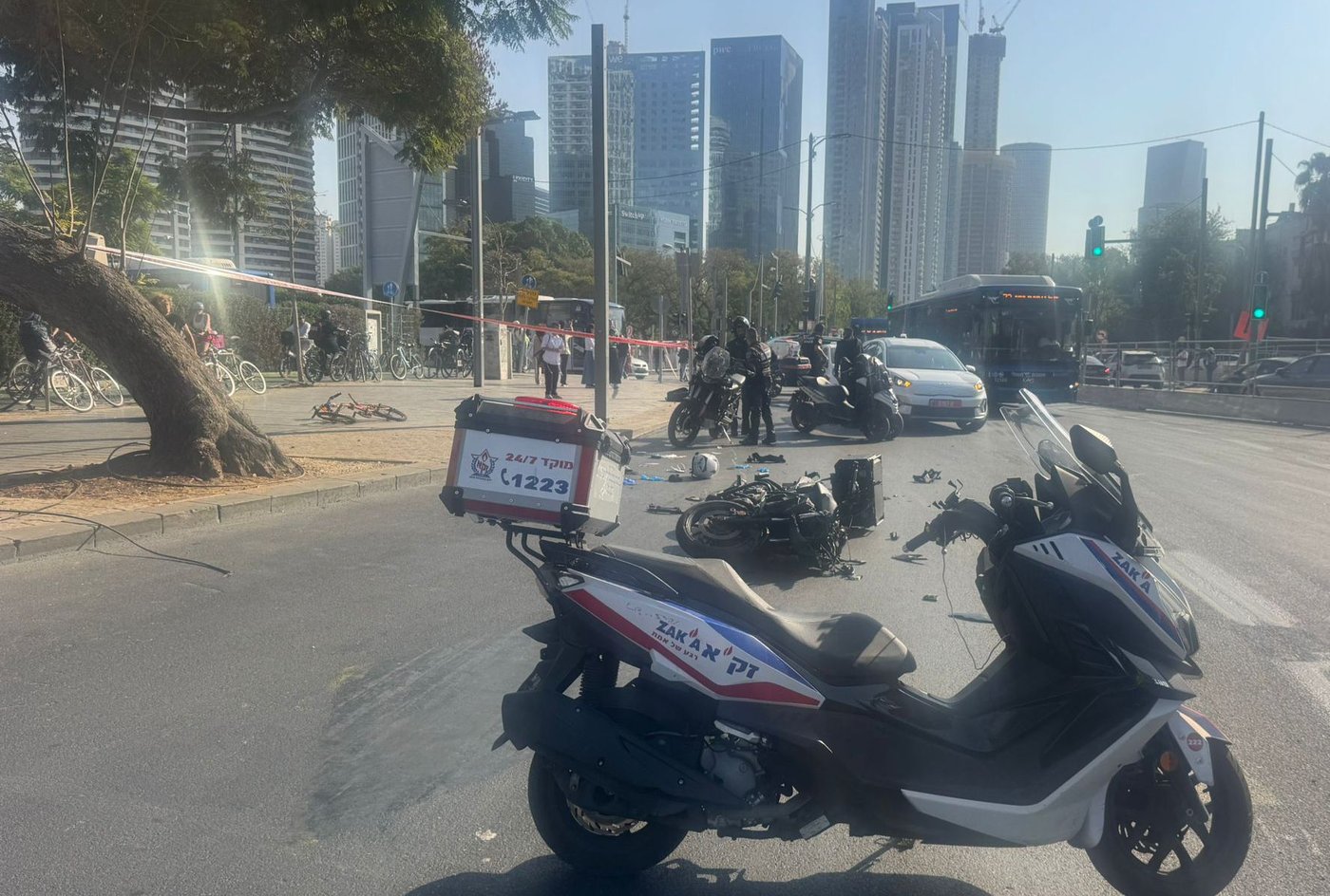 תאונה קטלנית בכביש: אופנוע התנגש בעוצמה באופניים, הרוכב נהרג