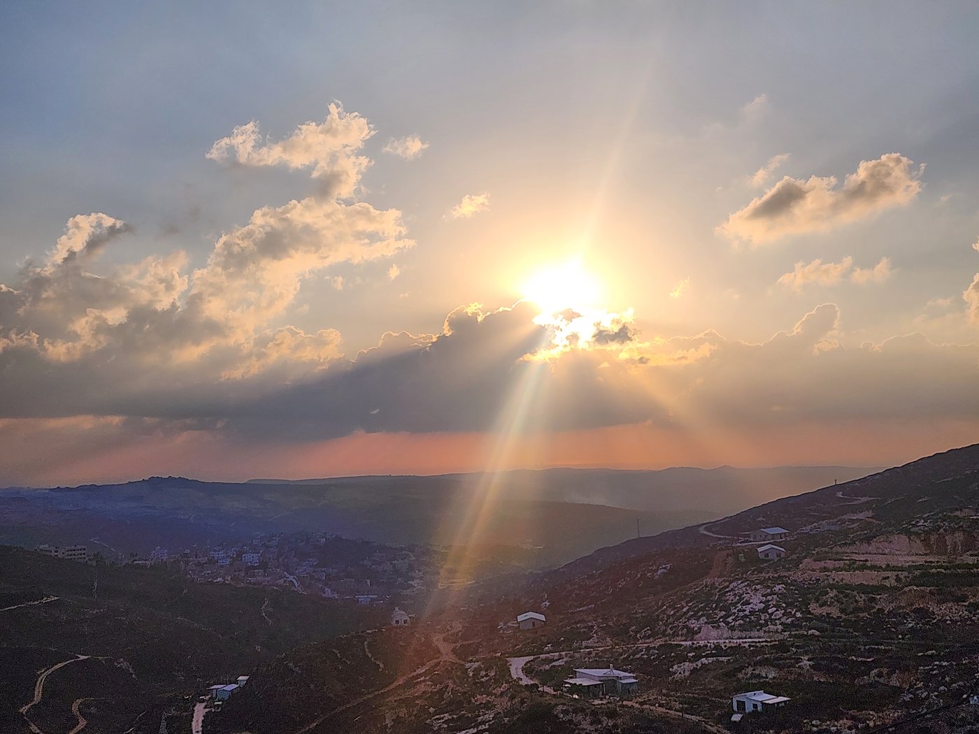שקיעה שגרתית מחצרו של אלברט