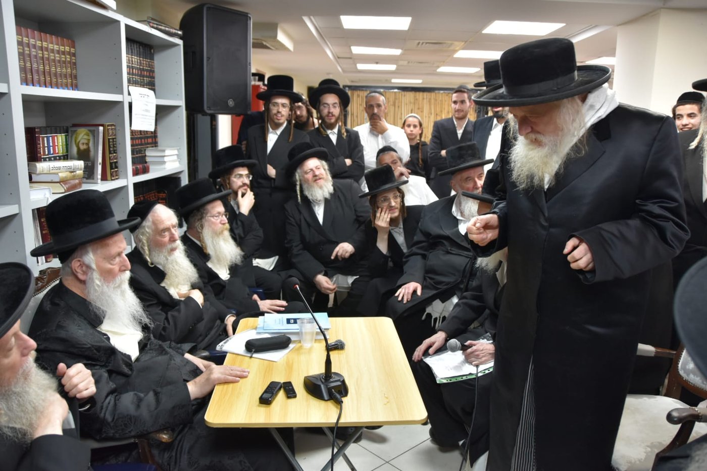 ניחום אבלים אצל הגרי"ד גרוסמן