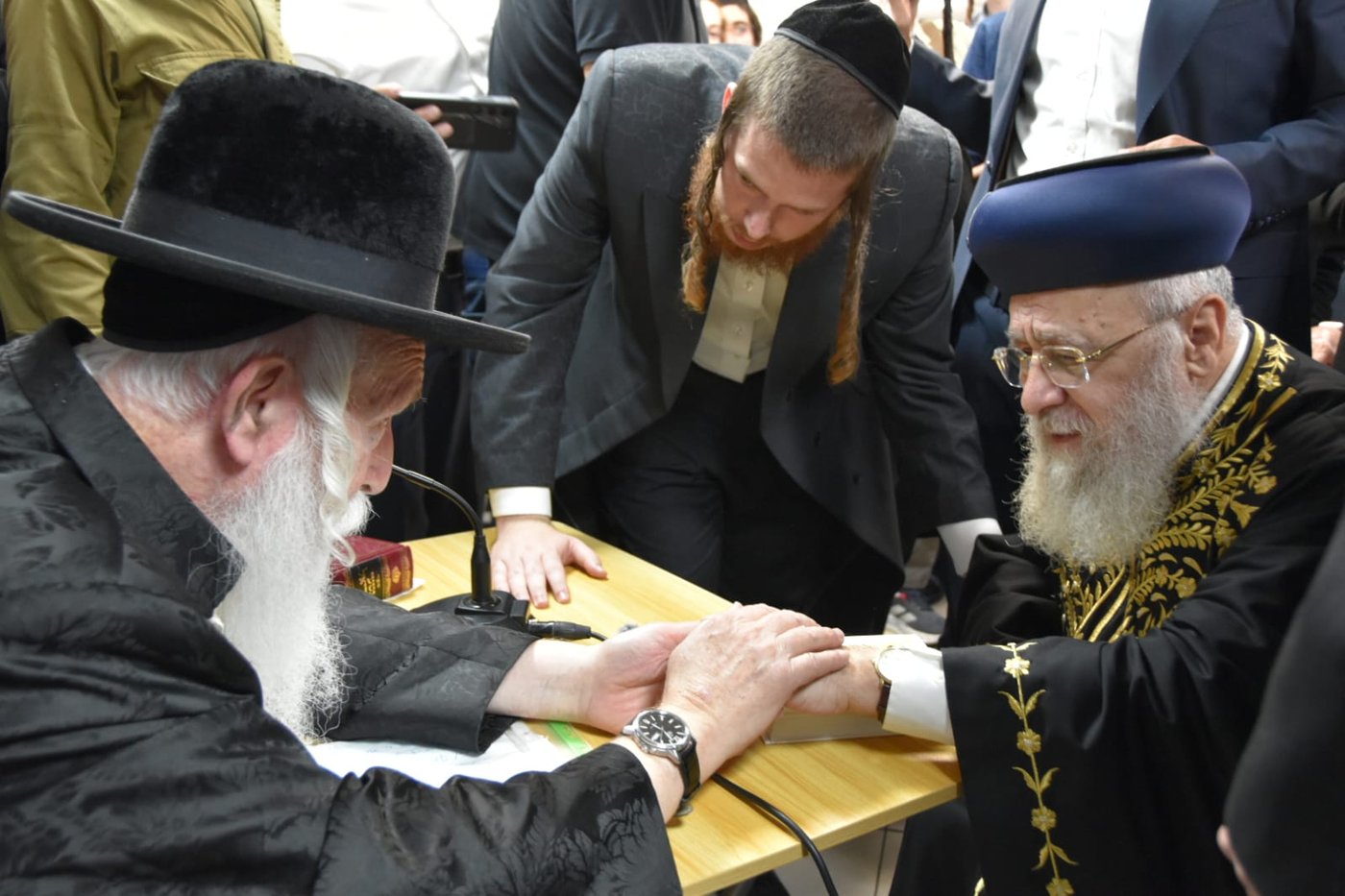 ניחום אבלים אצל הגרי"ד גרוסמן