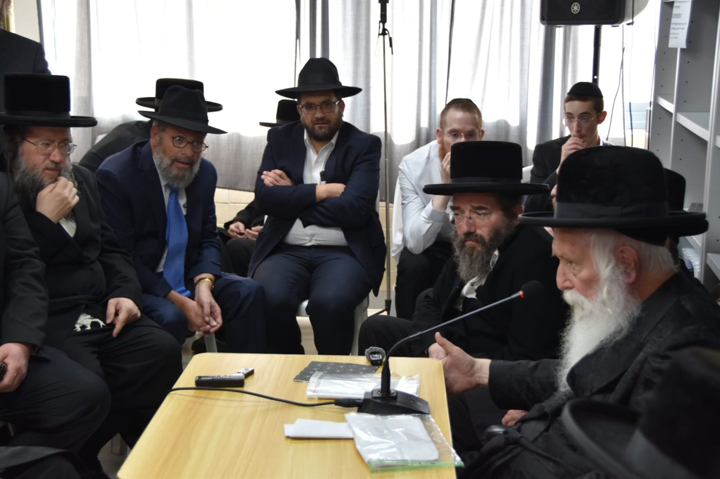ניחום אבלים אצל הגרי"ד גרוסמן
