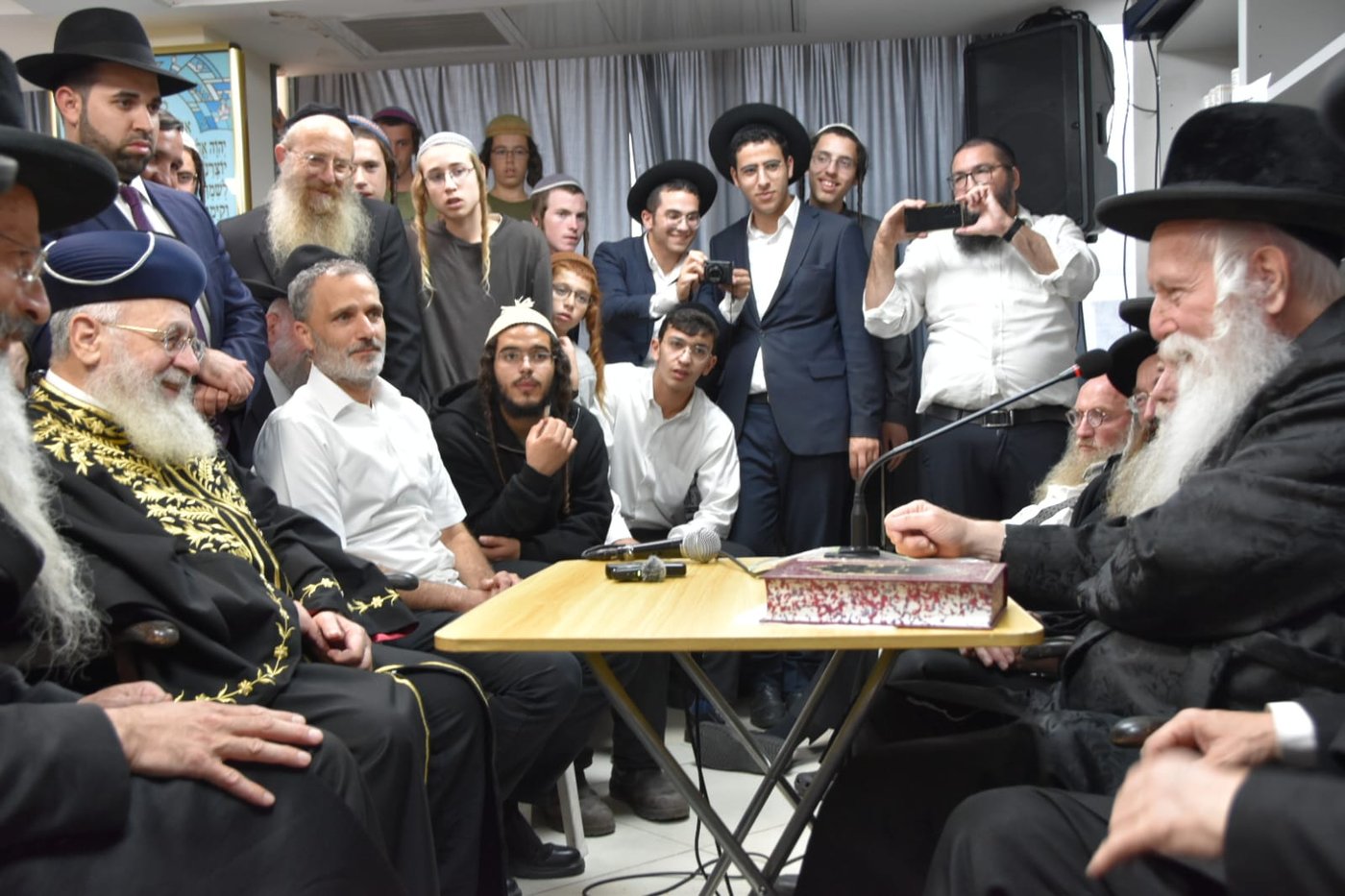 ניחום אבלים אצל הגרי"ד גרוסמן