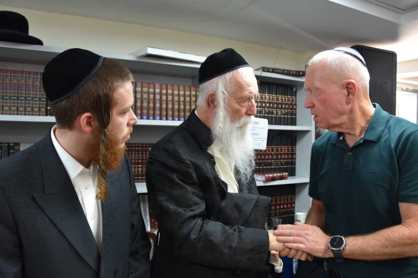 ניחום אבלים אצל הגרי"ד גרוסמן