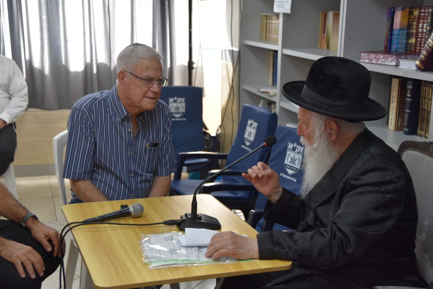 ניחום אבלים אצל הגרי"ד גרוסמן