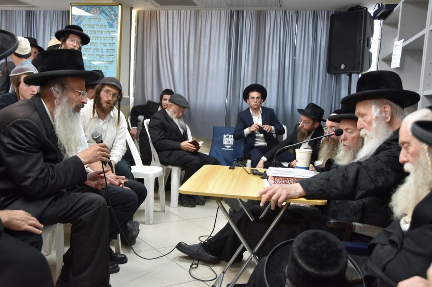 ניחום אבלים אצל הגרי"ד גרוסמן