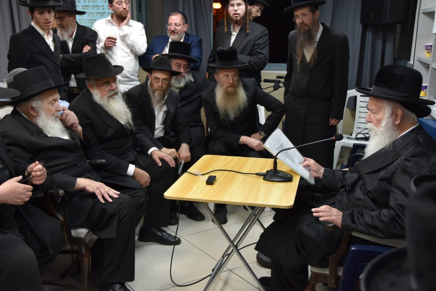 ניחום אבלים אצל הגרי"ד גרוסמן