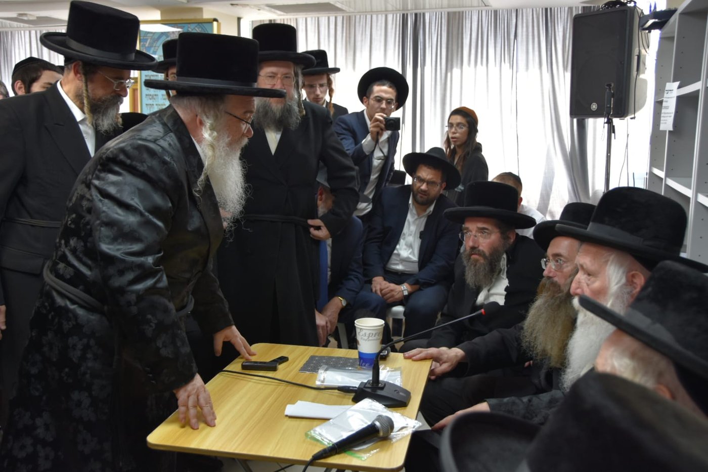 ניחום אבלים אצל הגרי"ד גרוסמן