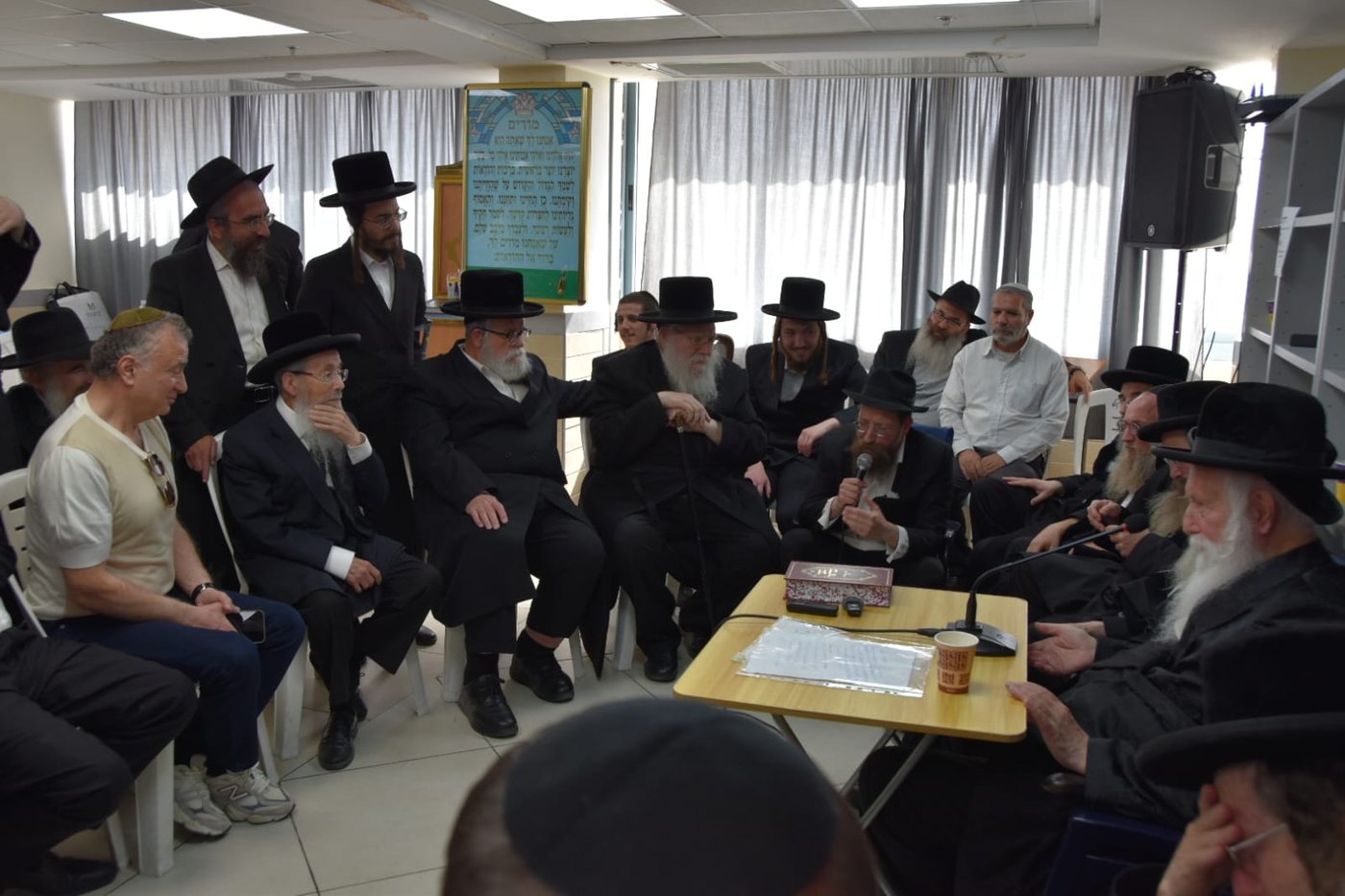 ניחום אבלים אצל הגרי"ד גרוסמן