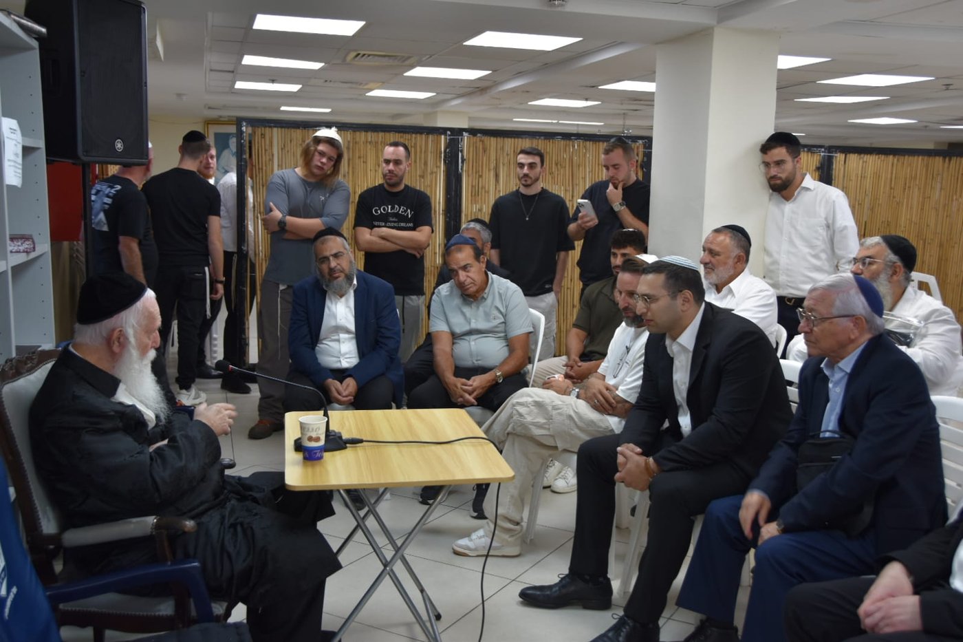 ניחום אבלים אצל הגרי"ד גרוסמן