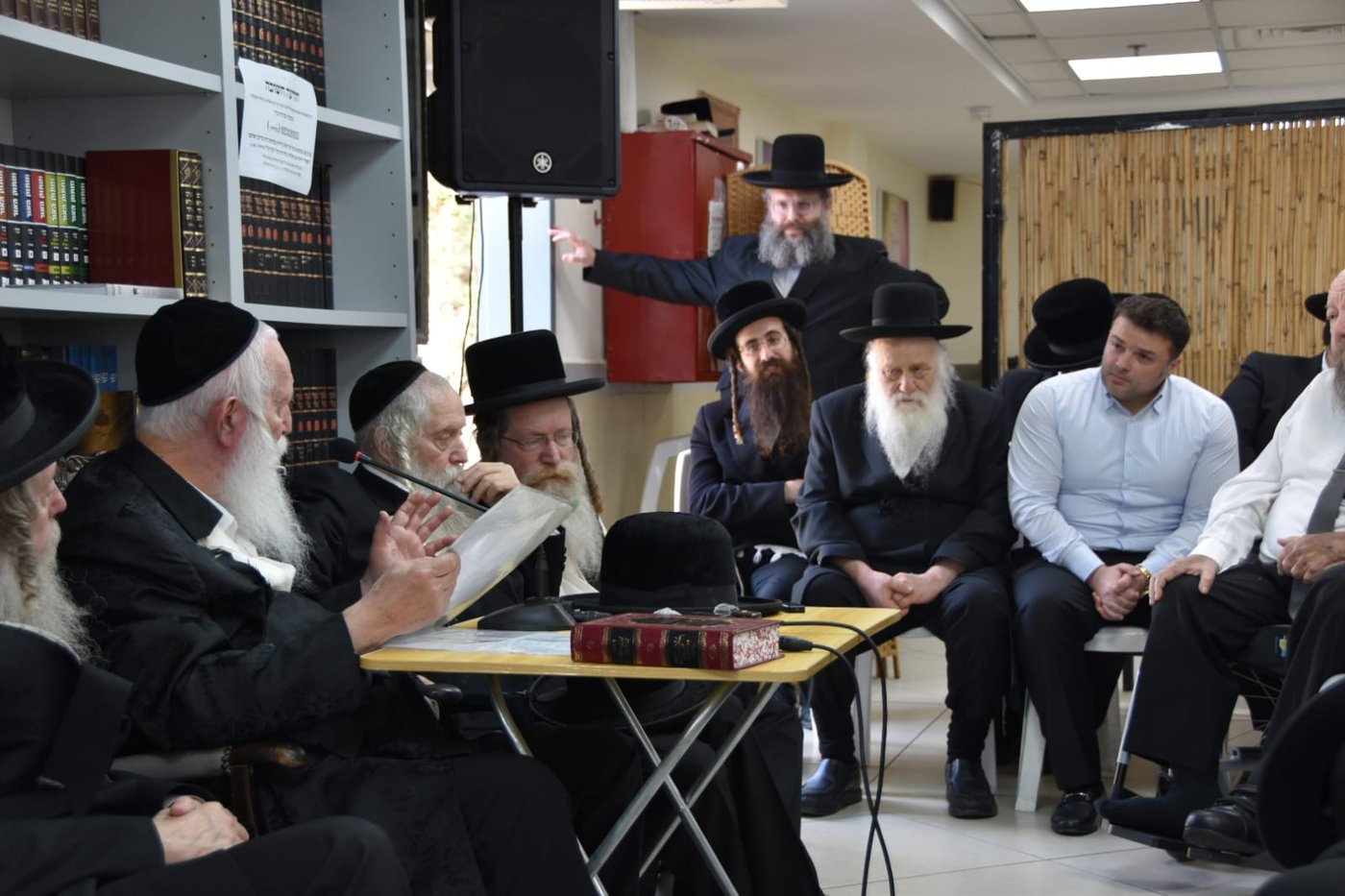 ניחום אבלים אצל הגרי"ד גרוסמן