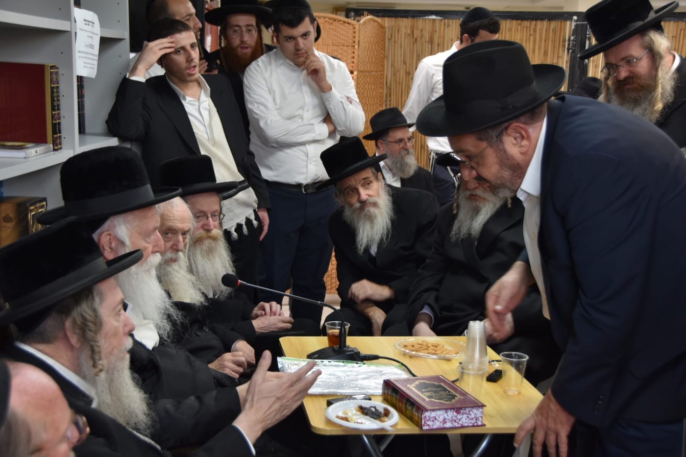 ניחום אבלים אצל הגרי"ד גרוסמן