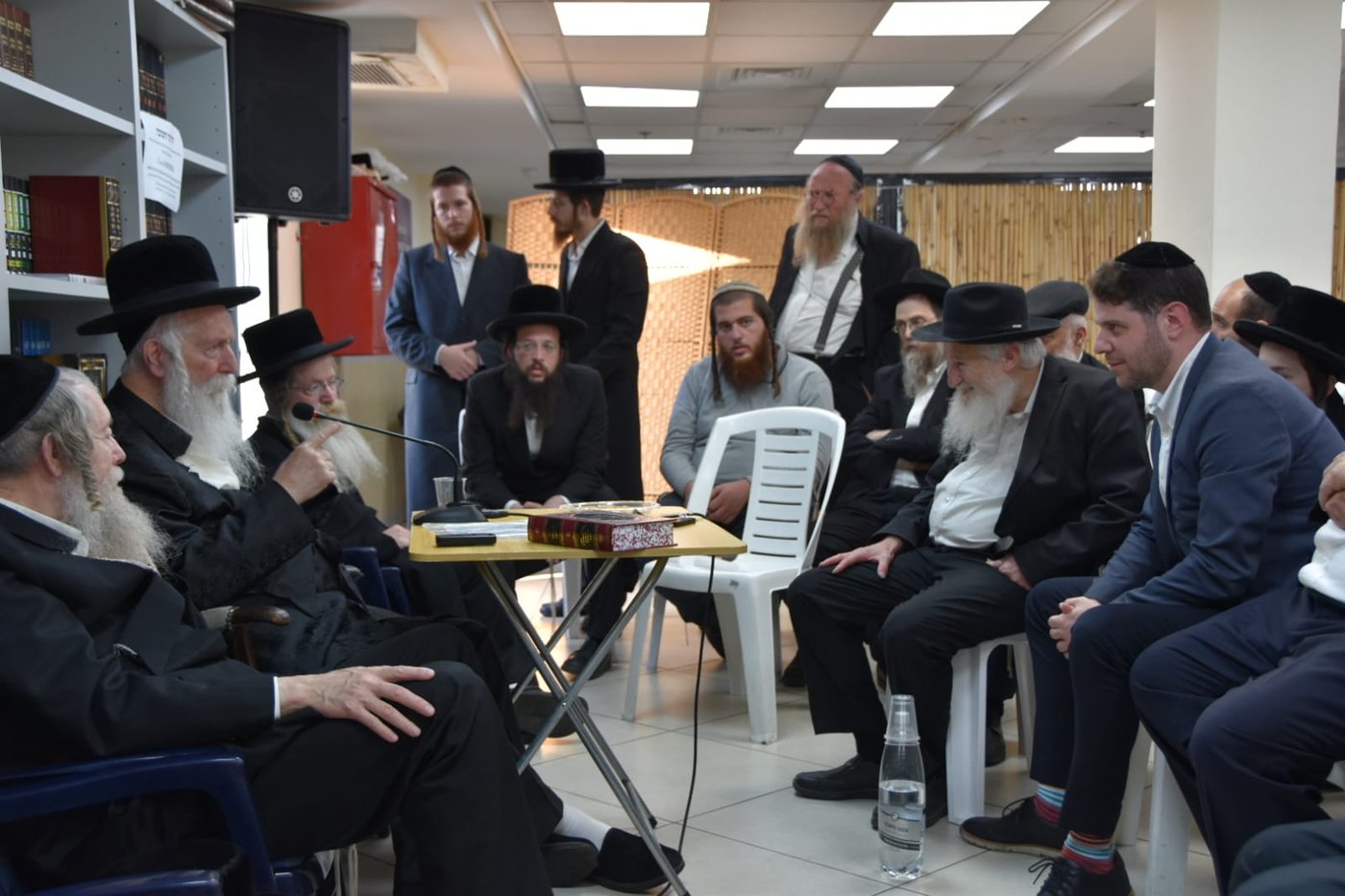 ניחום אבלים אצל הגרי"ד גרוסמן