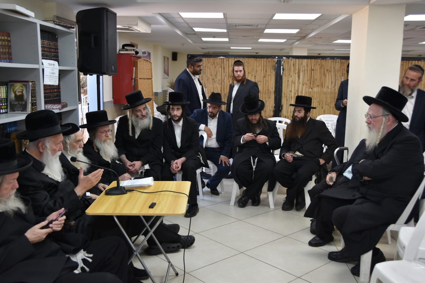 ניחום אבלים אצל הגרי"ד גרוסמן