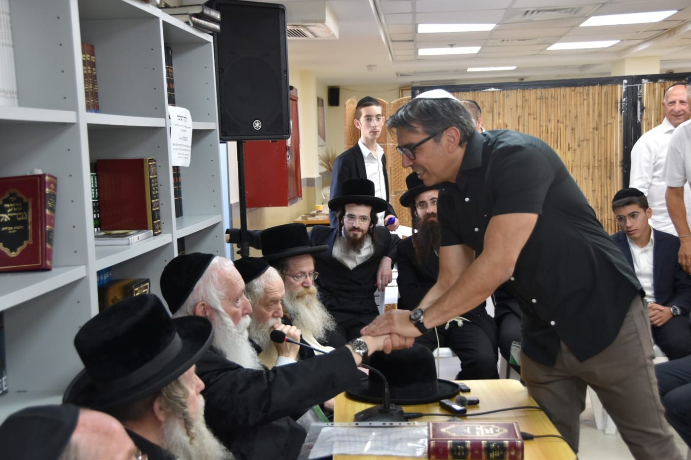 ניחום אבלים אצל הגרי"ד גרוסמן