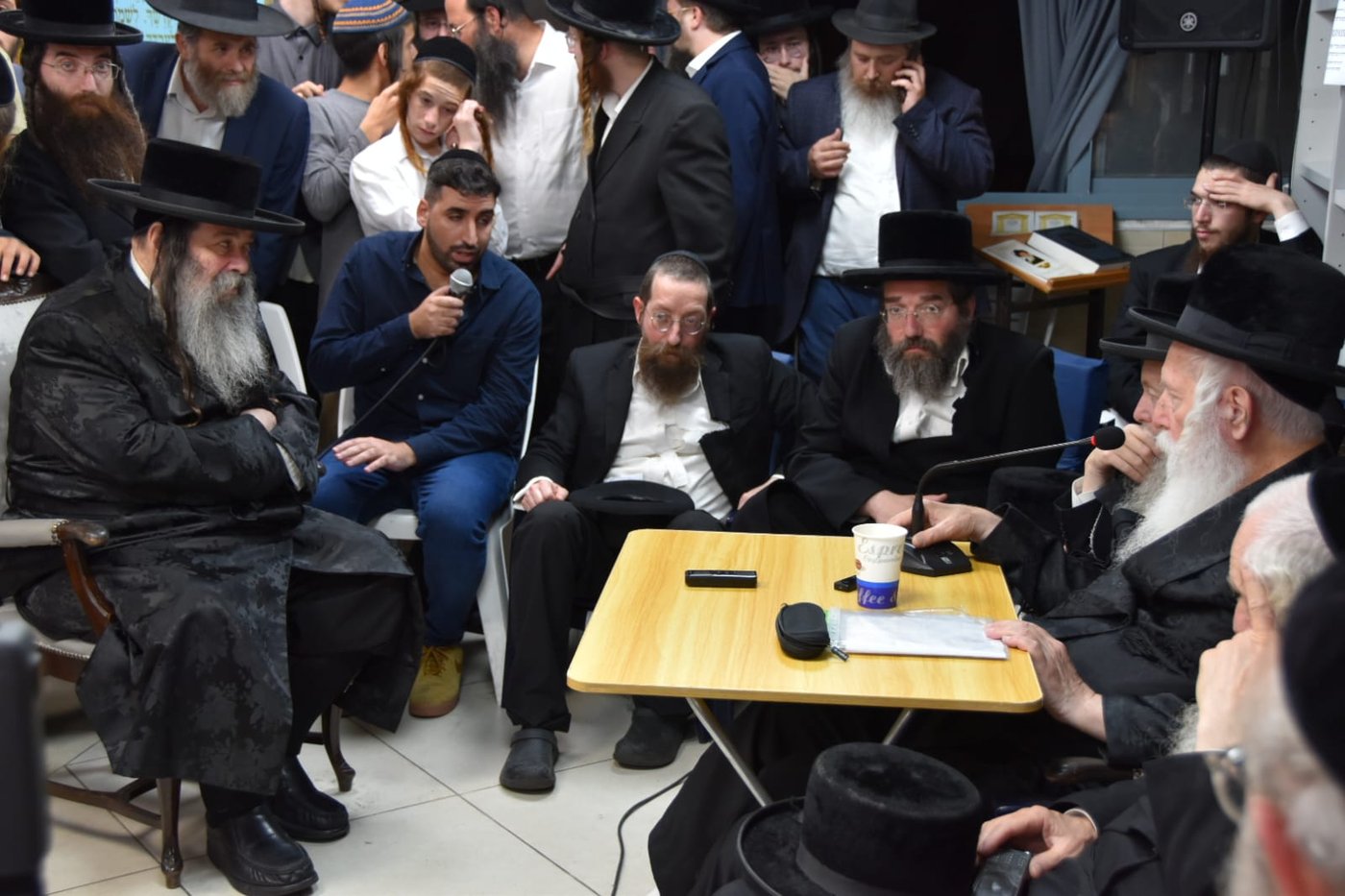 ניחום אבלים אצל הגרי"ד גרוסמן