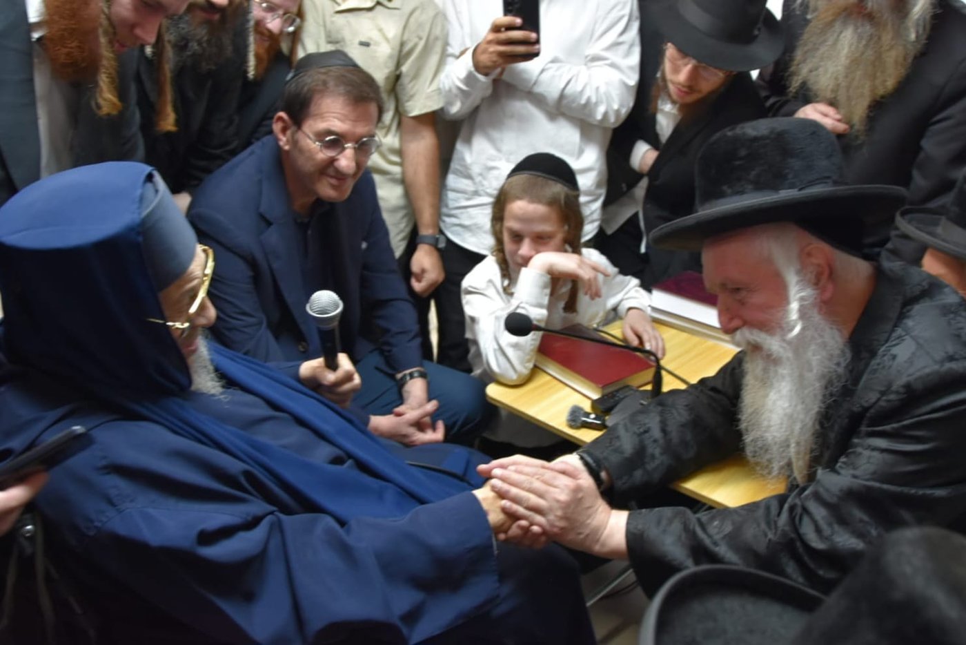 ניחום אבלים אצל הגרי"ד גרוסמן
