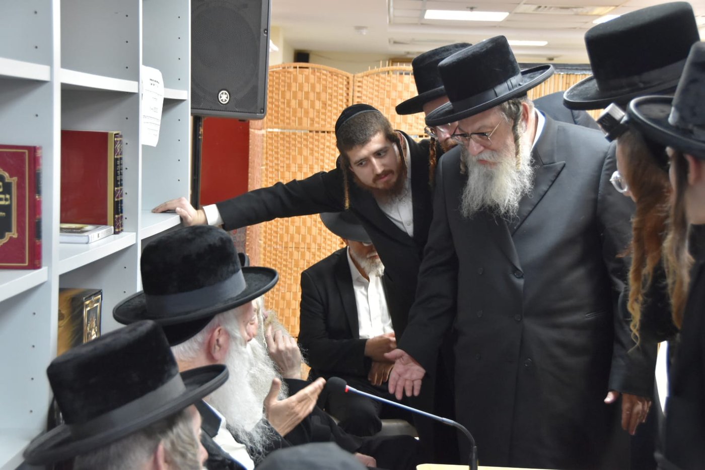 ניחום אבלים אצל הגרי"ד גרוסמן