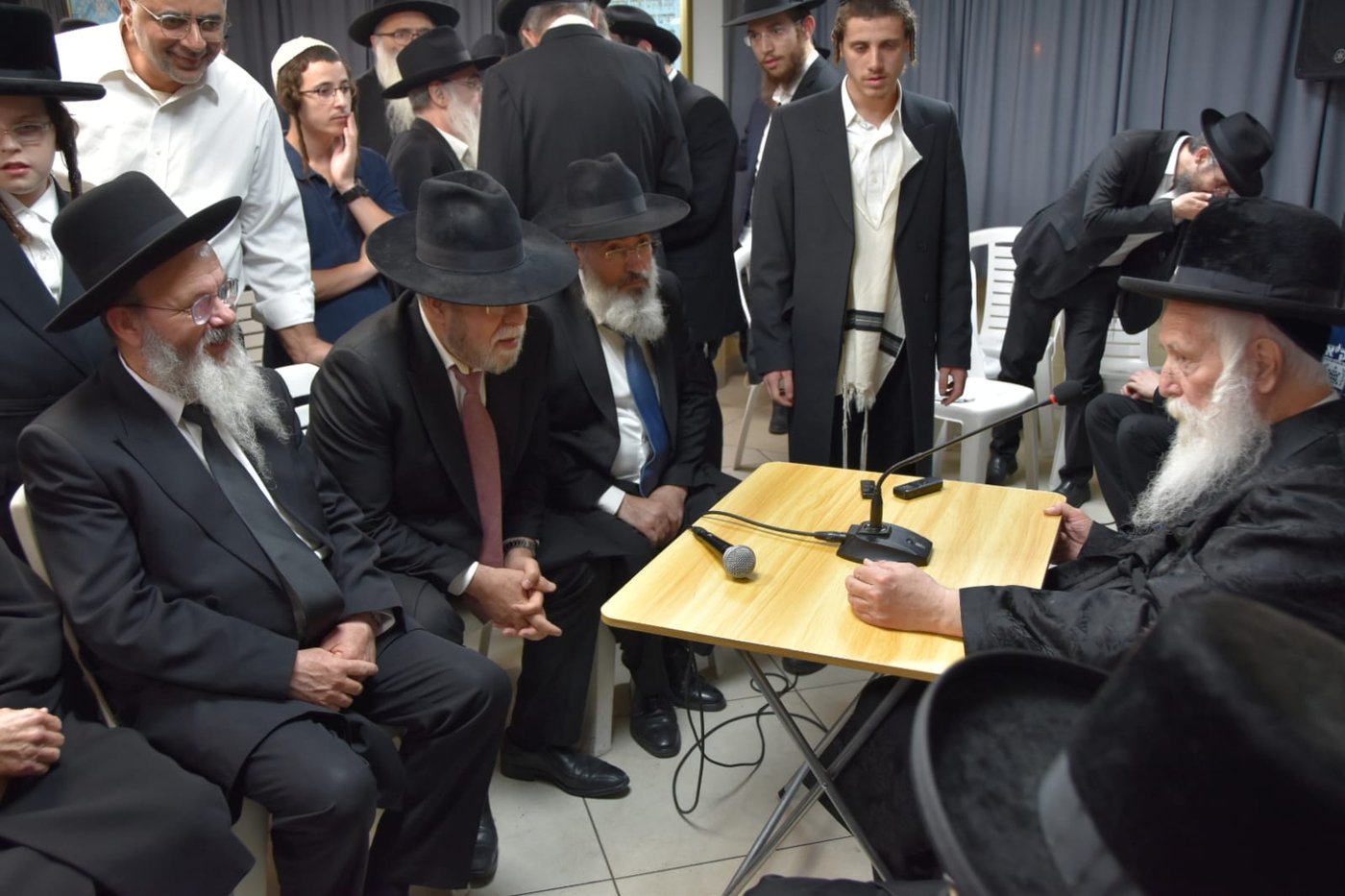 ניחום אבלים אצל הגרי"ד גרוסמן