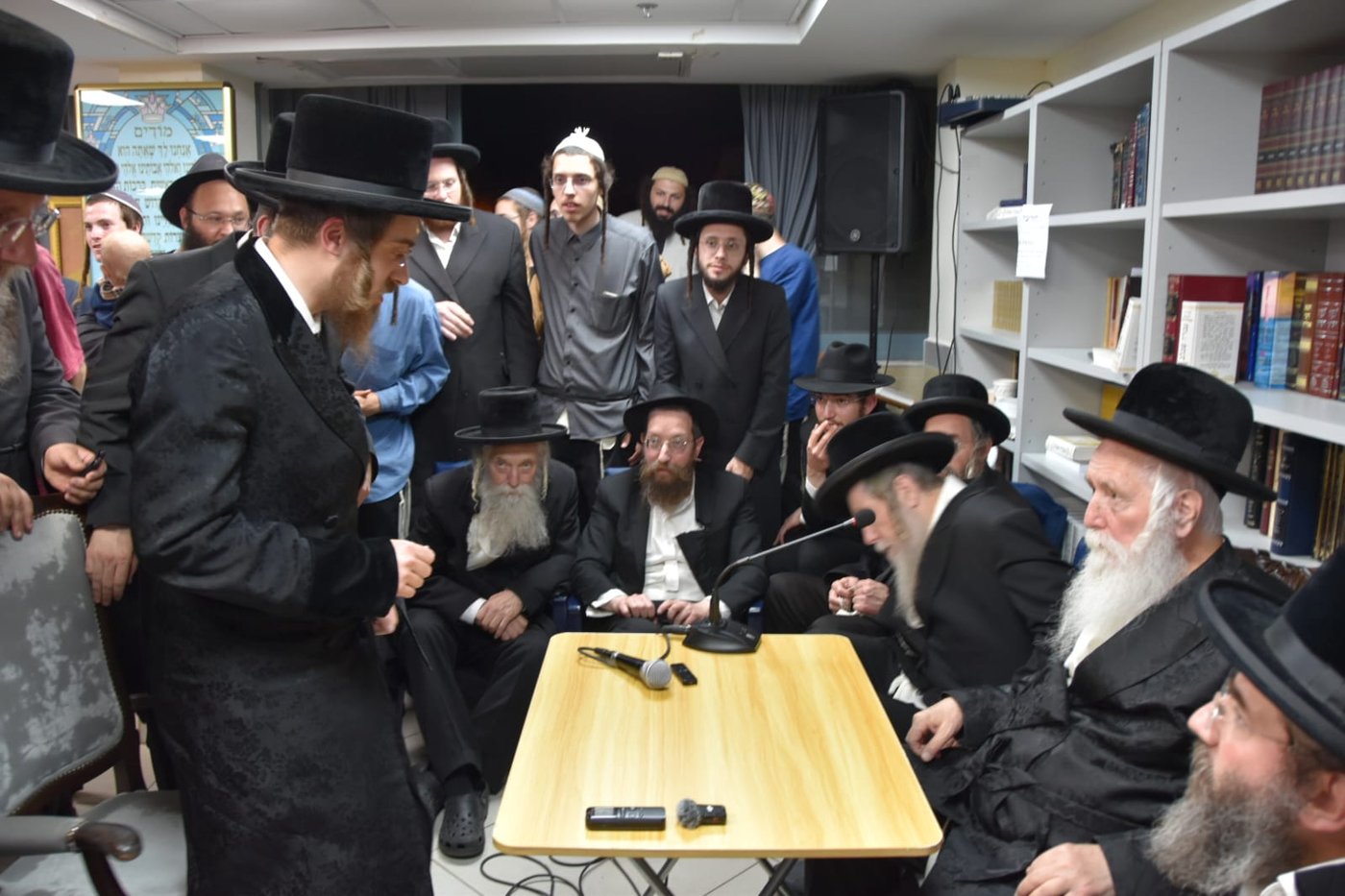 ניחום אבלים אצל הגרי"ד גרוסמן