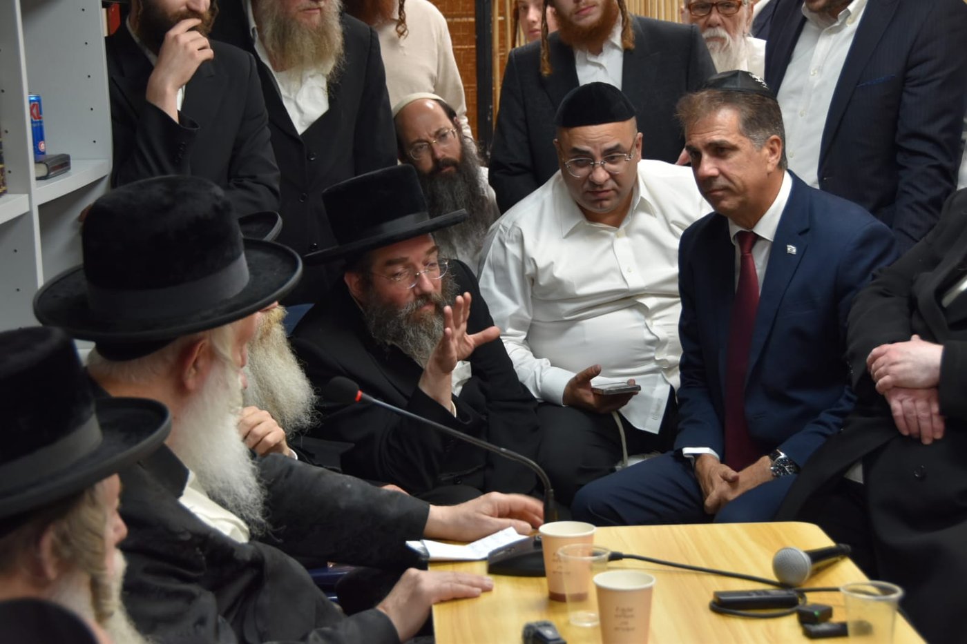 ניחום אבלים אצל הגרי"ד גרוסמן