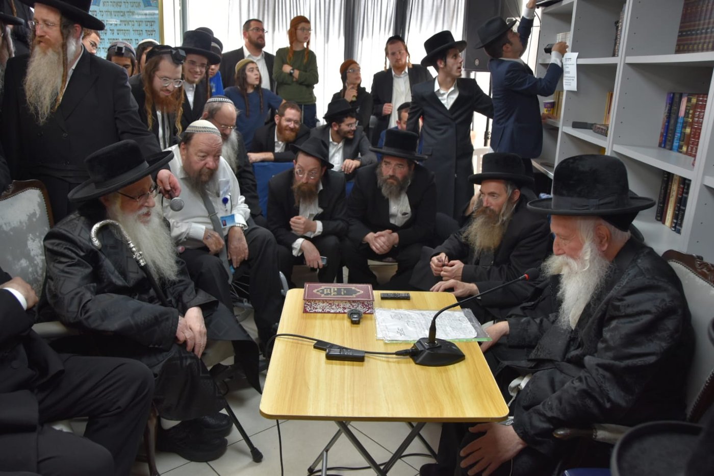 ניחום אבלים אצל הגרי"ד גרוסמן