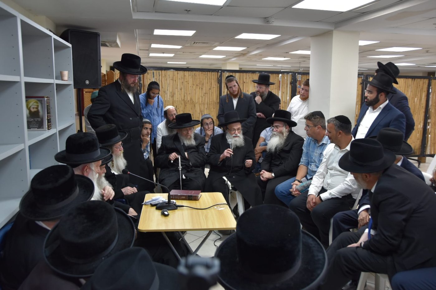 ניחום אבלים אצל הגרי"ד גרוסמן