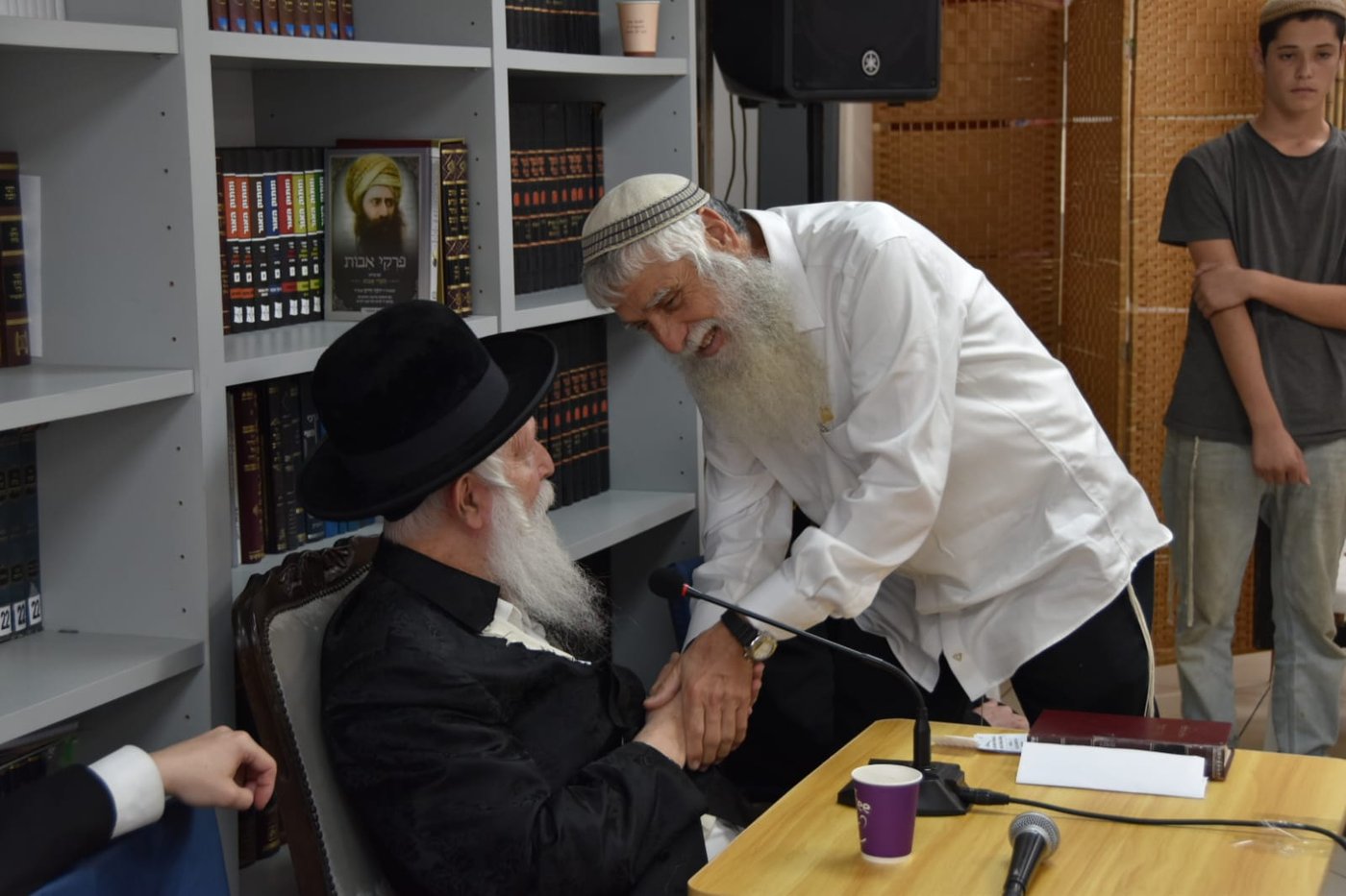 ניחום אבלים אצל הגרי"ד גרוסמן