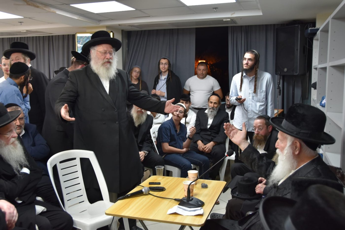 ניחום אבלים אצל הגרי"ד גרוסמן