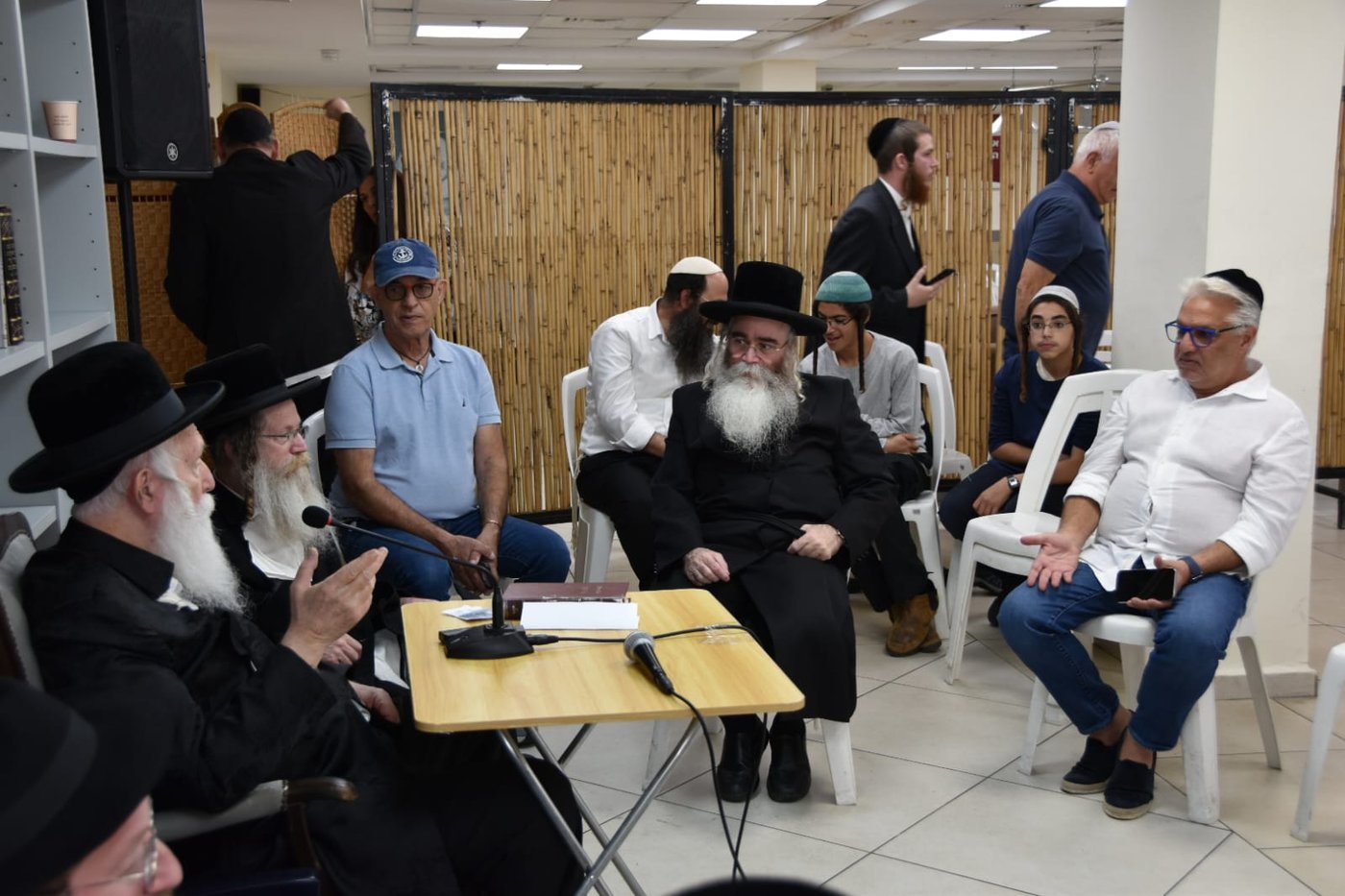 ניחום אבלים אצל הגרי"ד גרוסמן