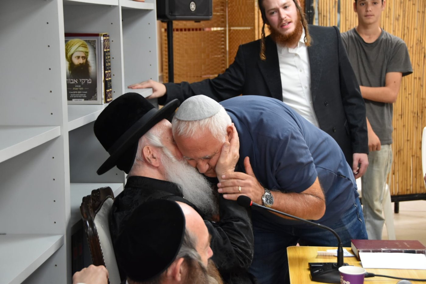 ניחום אבלים אצל הגרי"ד גרוסמן