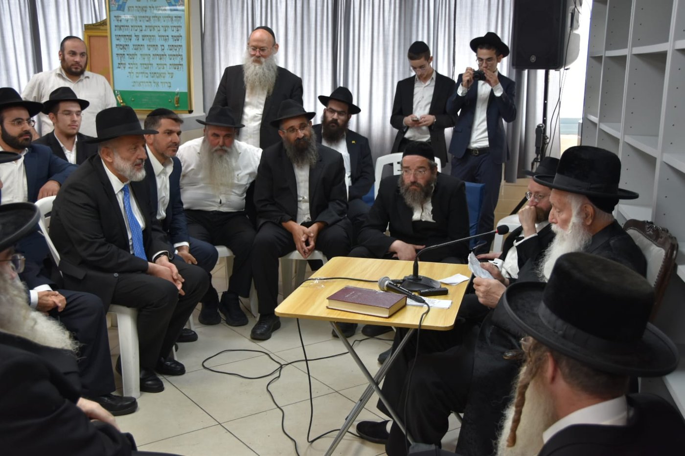 ניחום אבלים אצל הגרי"ד גרוסמן